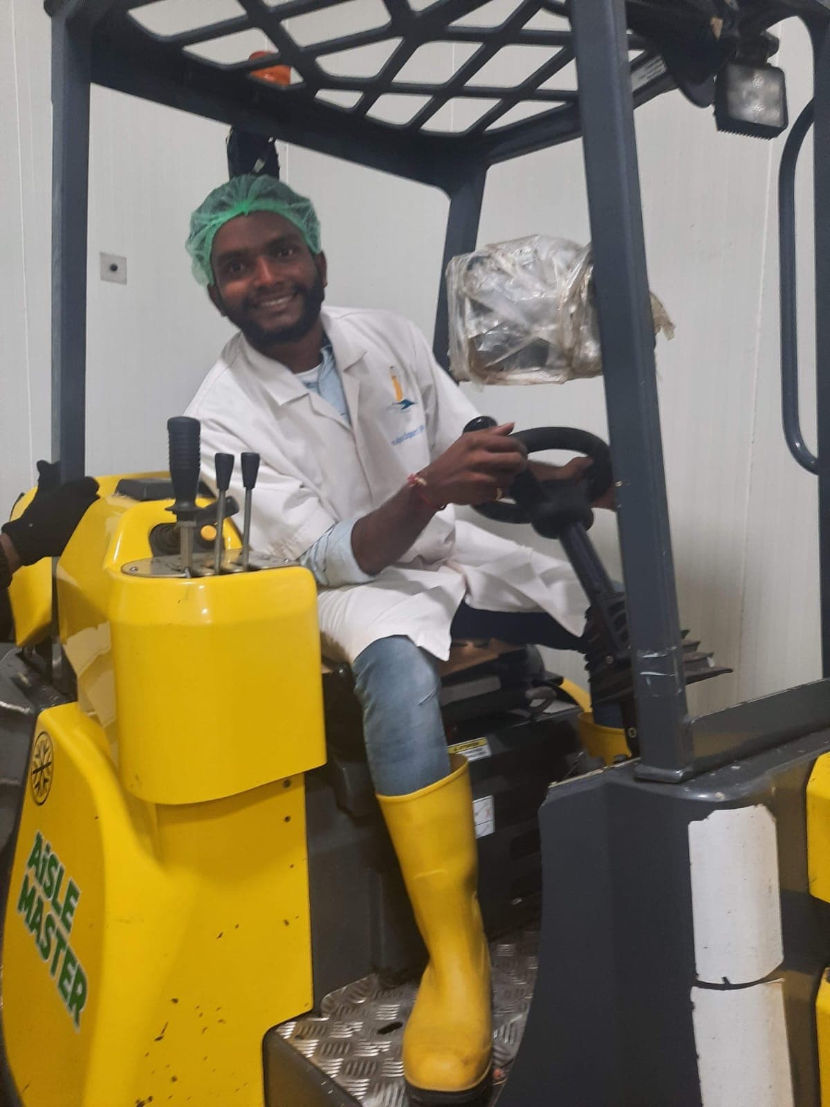 Operational mobility and controls used by the warehouse team inside the cold room environment